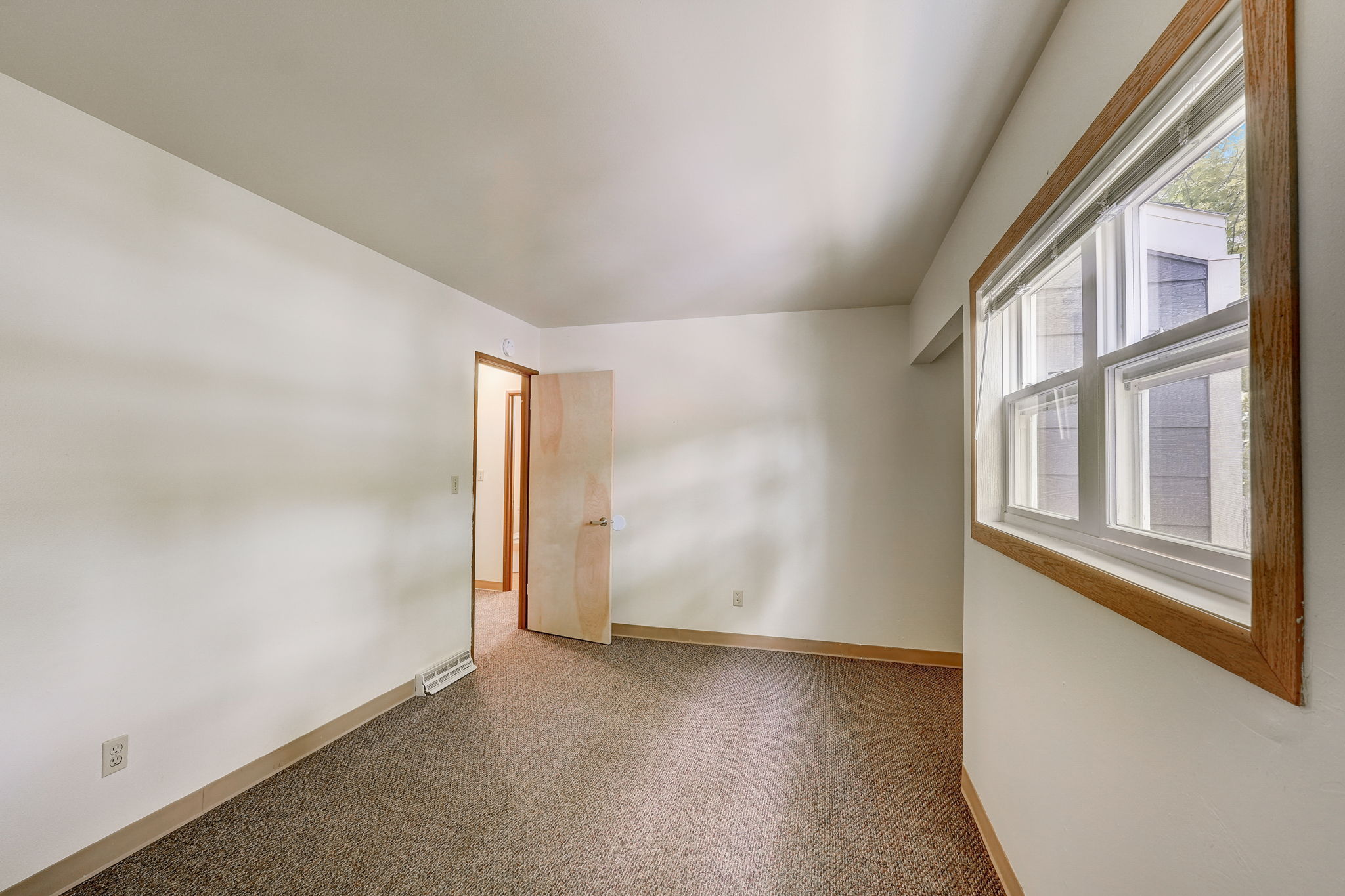 30115-web-or-mls-S 64th St 67526-015.jpg